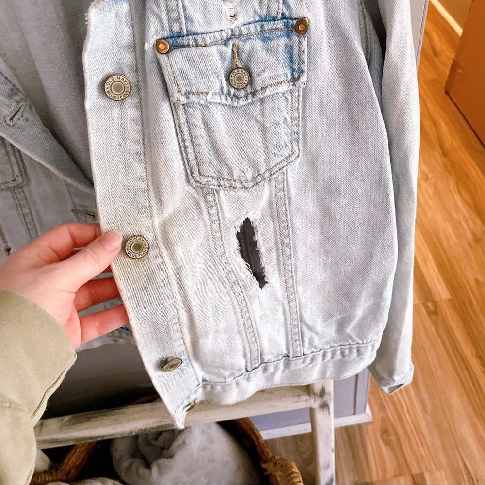 Old Navy Light Blue Embroidered Denim Jacket - Picture 5 of 8